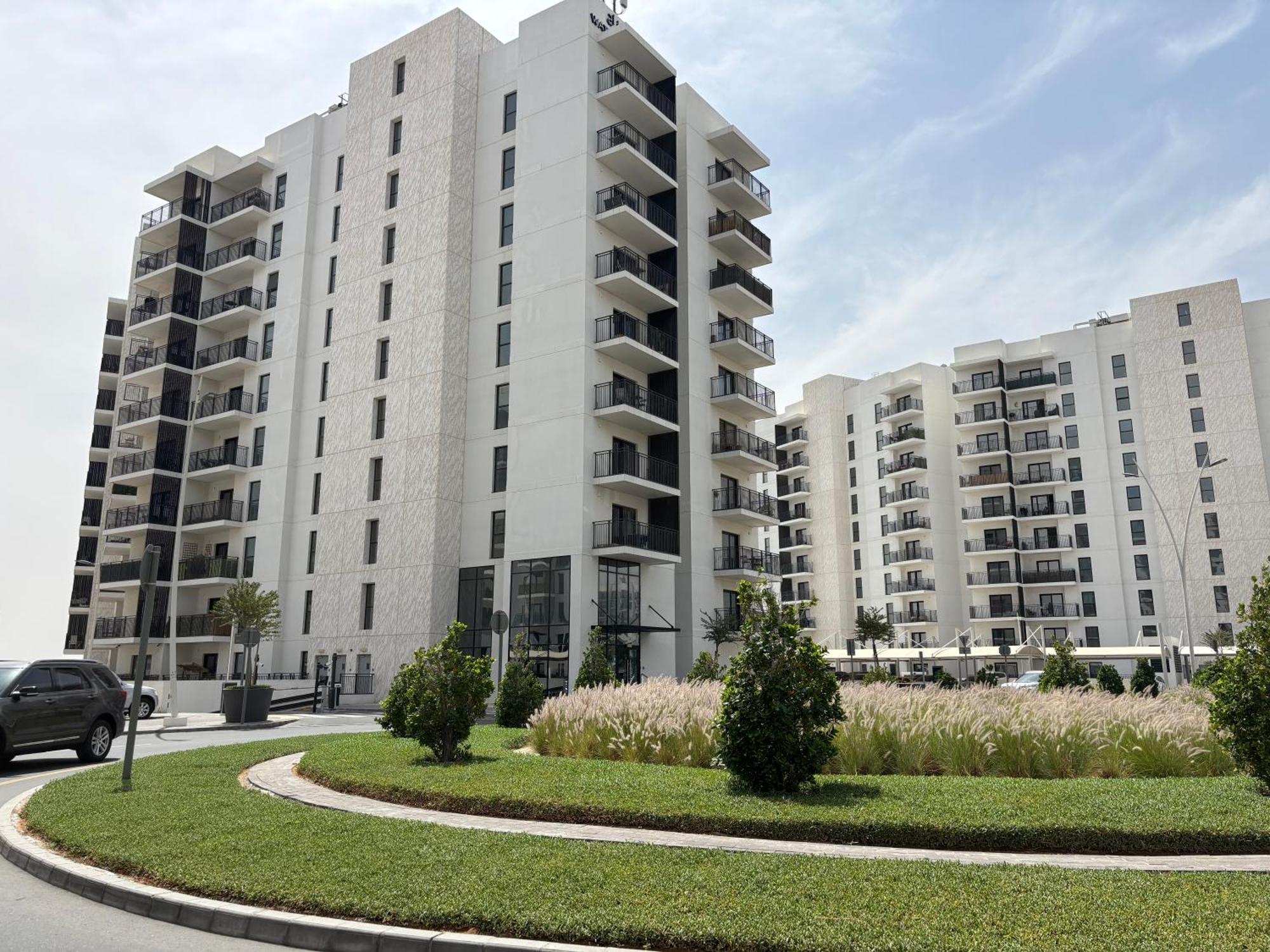 Luxury 2br, Yas Island By Ferrari World & Yas Mall *