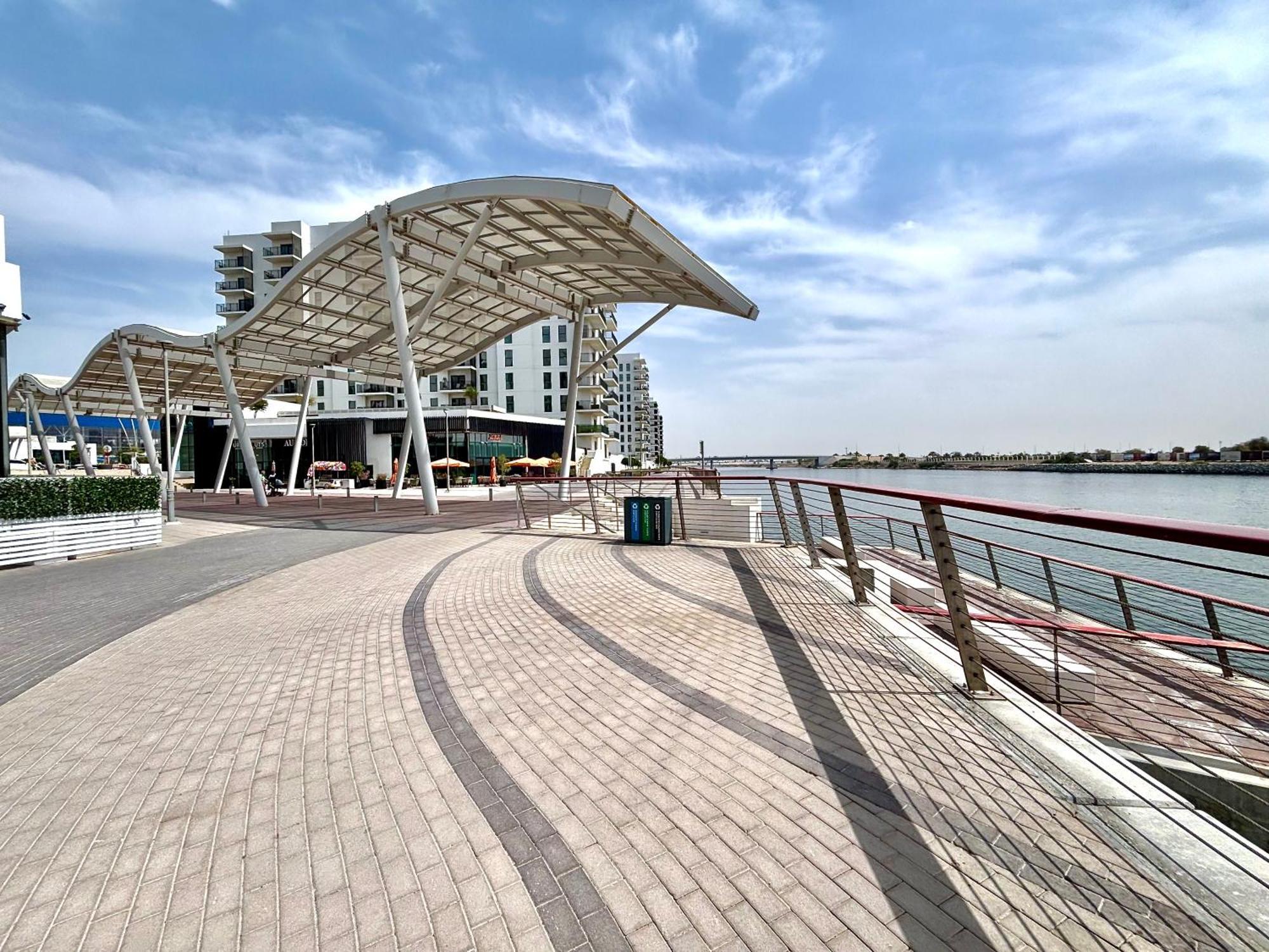 Apartment Luxury 2br, Yas Island By Ferrari World & Yas Mall Abu Dhabi