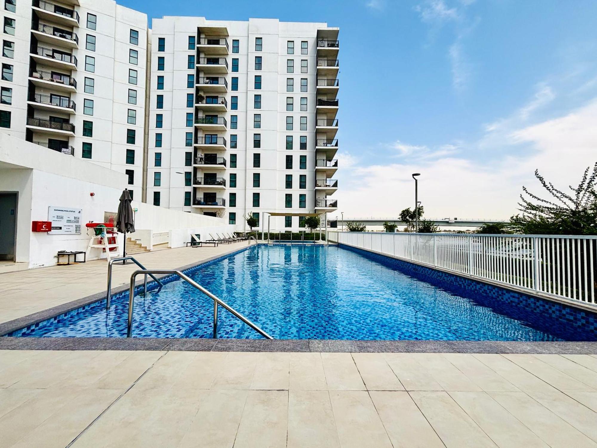 Luxury 2br, Yas Island By Ferrari World & Yas Mall Apartment *