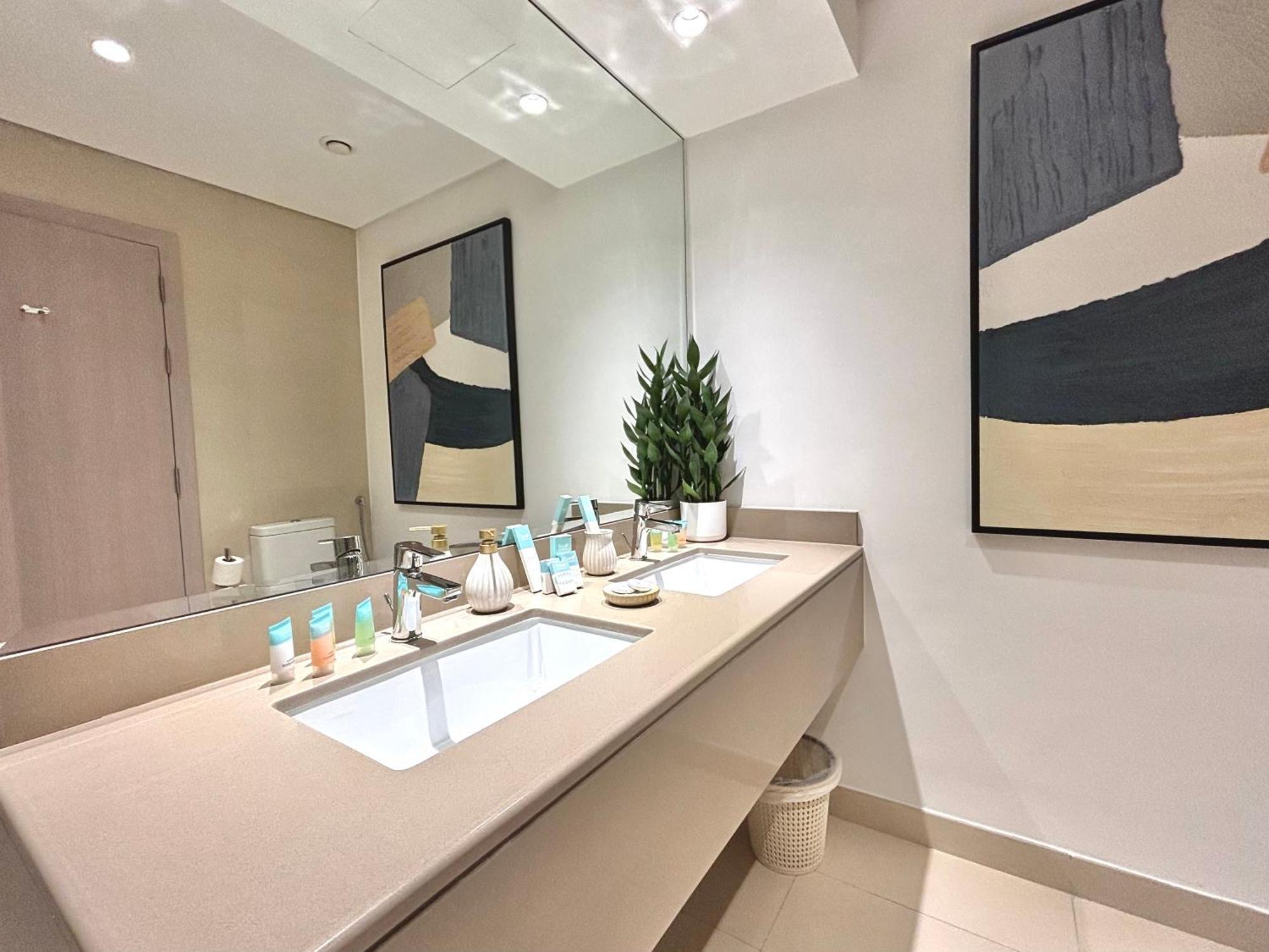 Luxury 2br, Yas Island By Ferrari World & Yas Mall * Abou Dabi