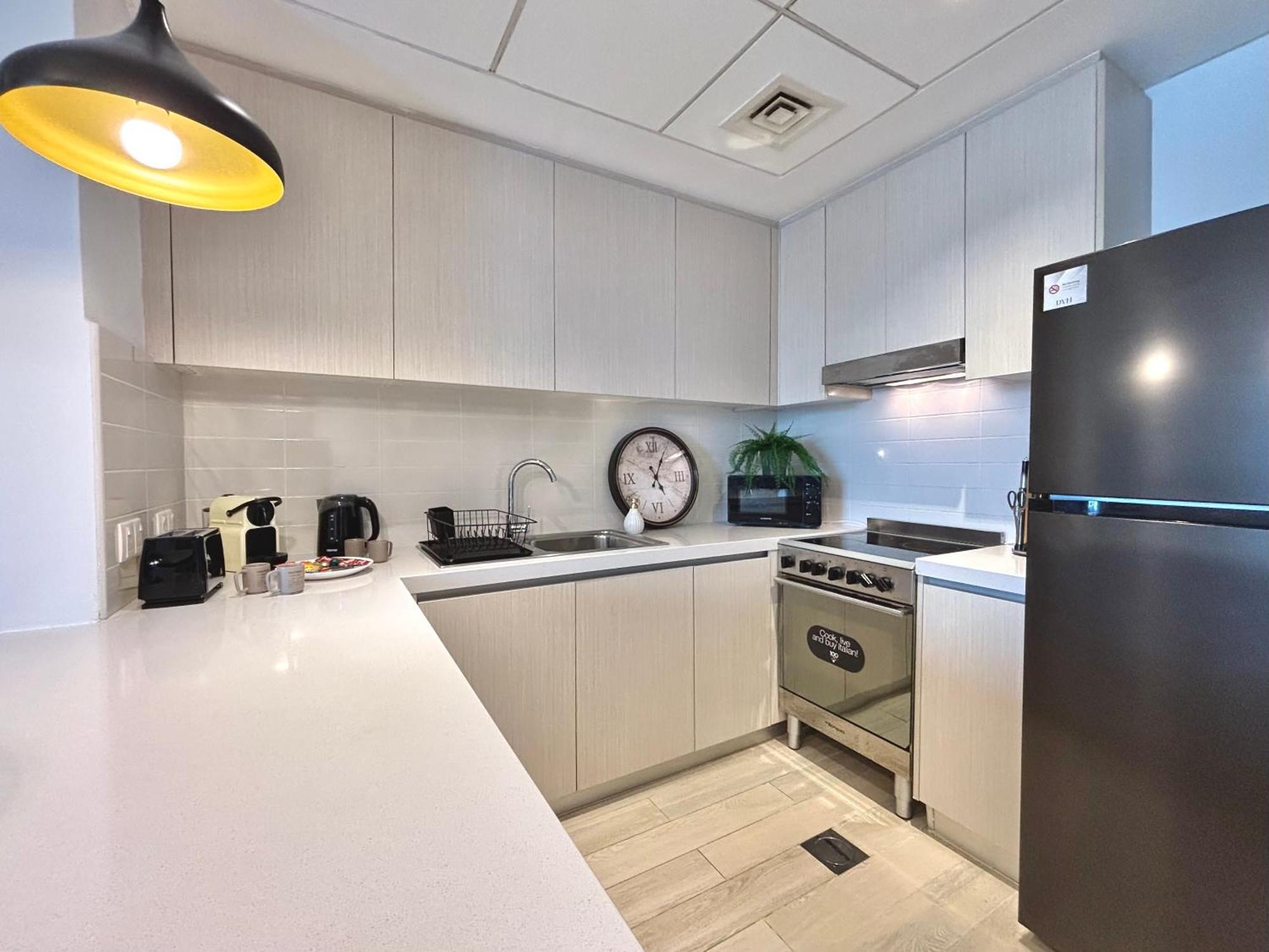 Apartment Luxury 2br, Yas Island By Ferrari World & Yas Mall *