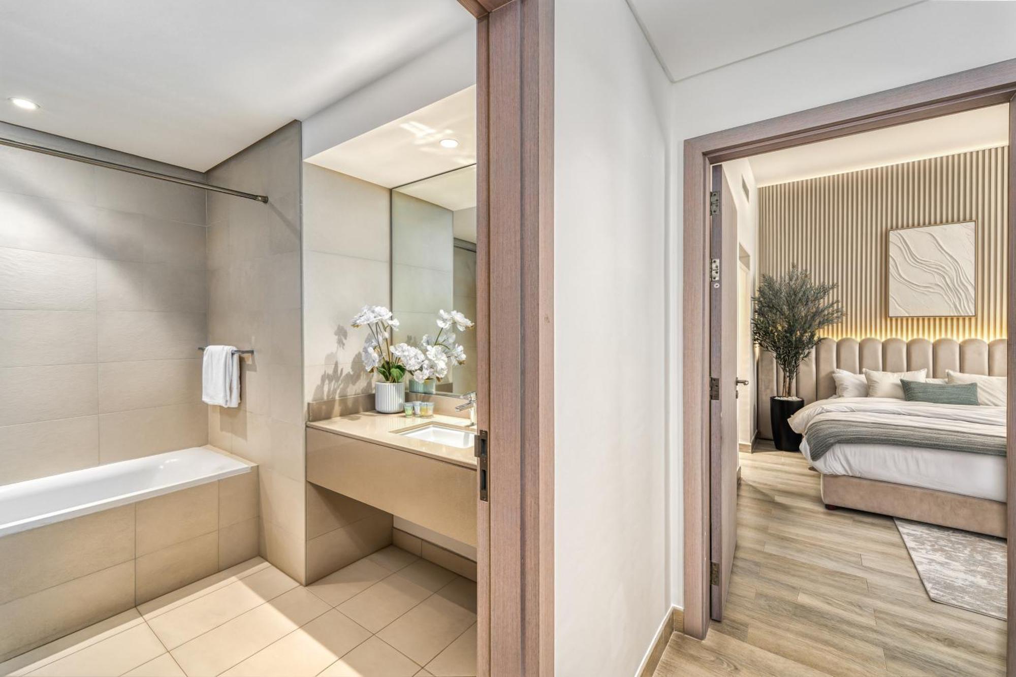 Luxury 2br, Yas Island By Ferrari World & Yas Mall Apartment