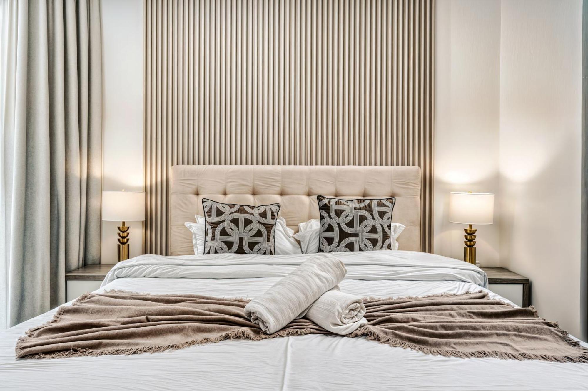 Apartment Luxury 2br, Yas Island By Ferrari World & Yas Mall