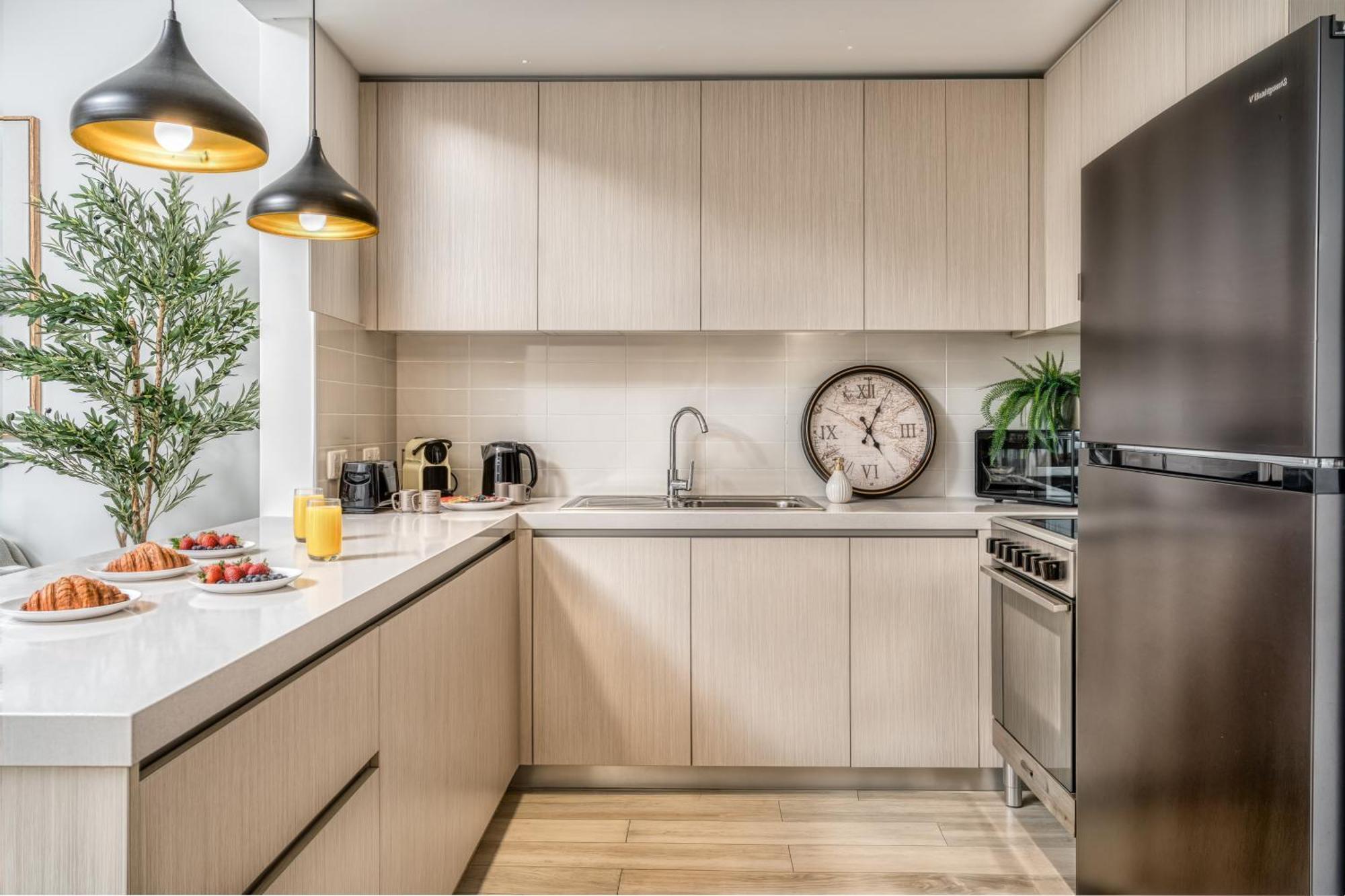 Luxury 2br, Yas Island By Ferrari World & Yas Mall Apartment *