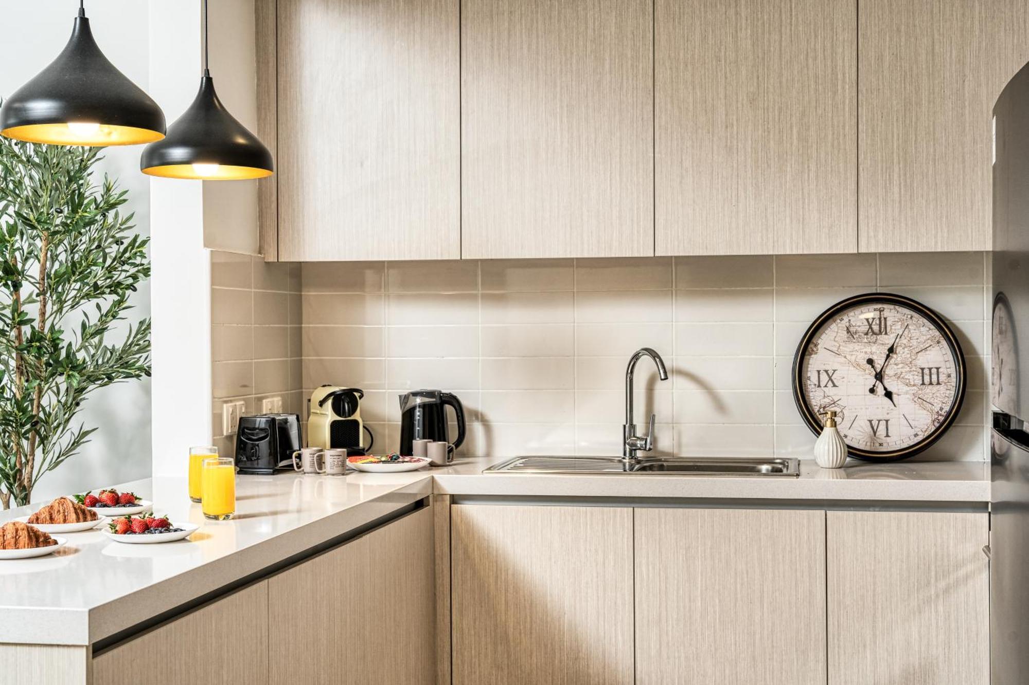 Luxury 2br, Yas Island By Ferrari World & Yas Mall Apartment *