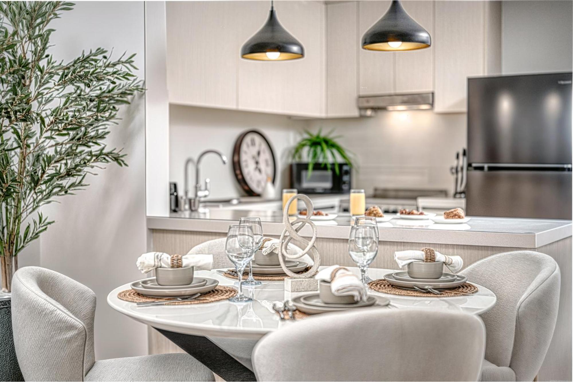 Apartment Luxury 2br, Yas Island By Ferrari World & Yas Mall *